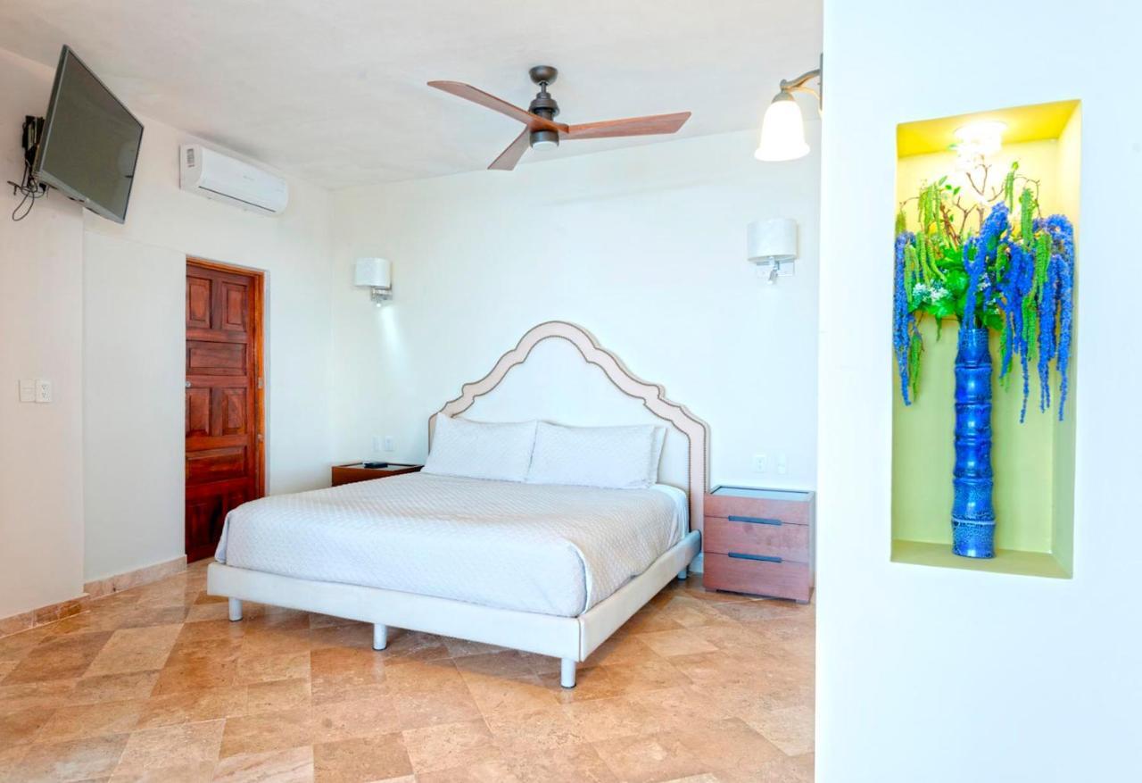 Vallarta Shores Beach Hotel プエルトバラータ エクステリア 写真