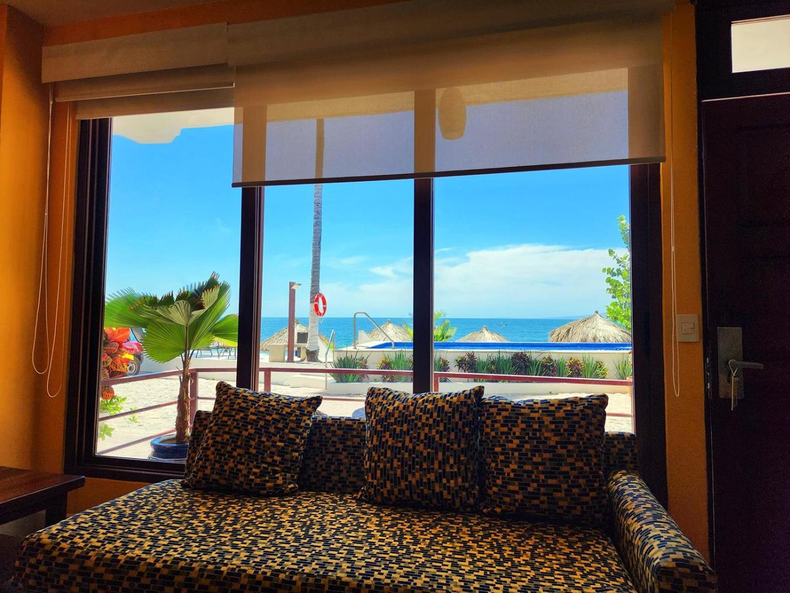 Vallarta Shores Beach Hotel プエルトバラータ エクステリア 写真